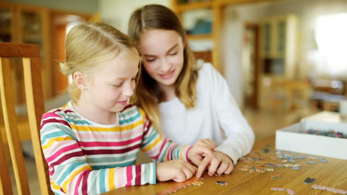 kids playing puzzle.
