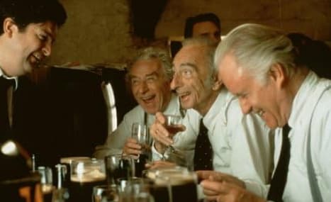 Ian Bannen and David Kelly in Waking Ned Devine (1998).