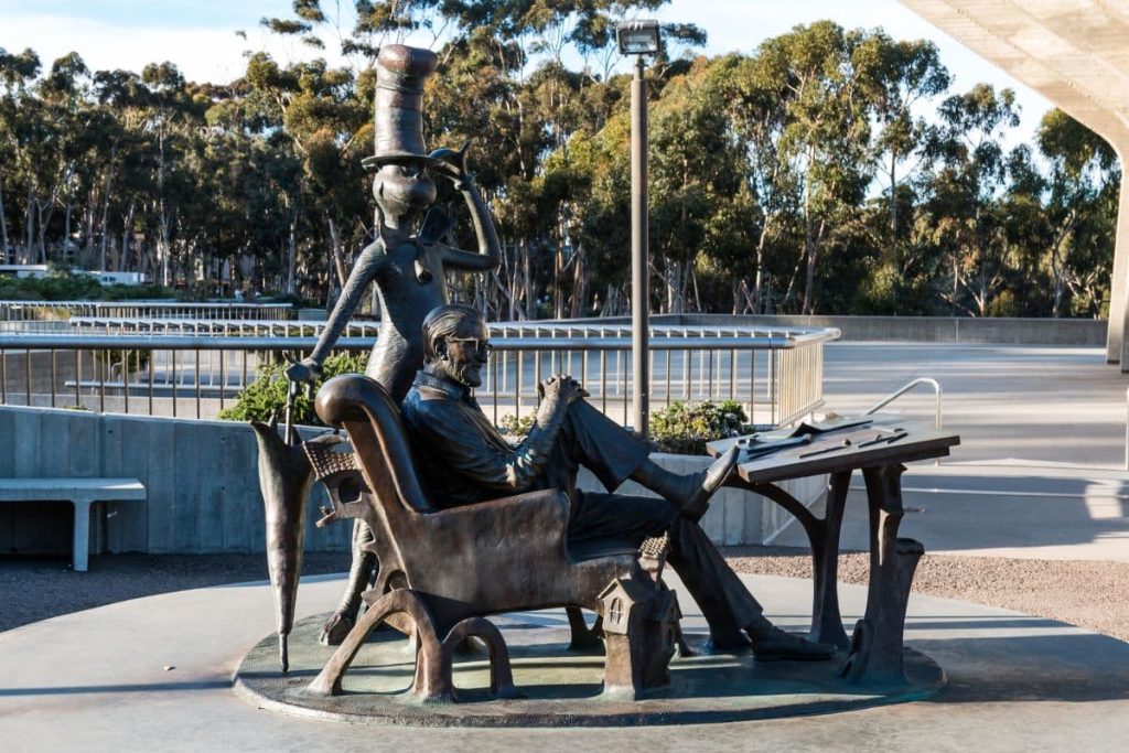 LA JOLLA, CALIFORNIA - FEBRUARY 17, 2018 Sculpture of Theodor Geisel (Dr. Seuss) and his most famous character, the Cat in the Hat, by sculpture Lark Grey Dimond-Cates, on the UCSD campus.