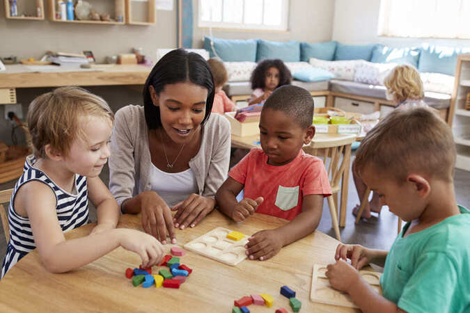 teacher teaching kids shapes.